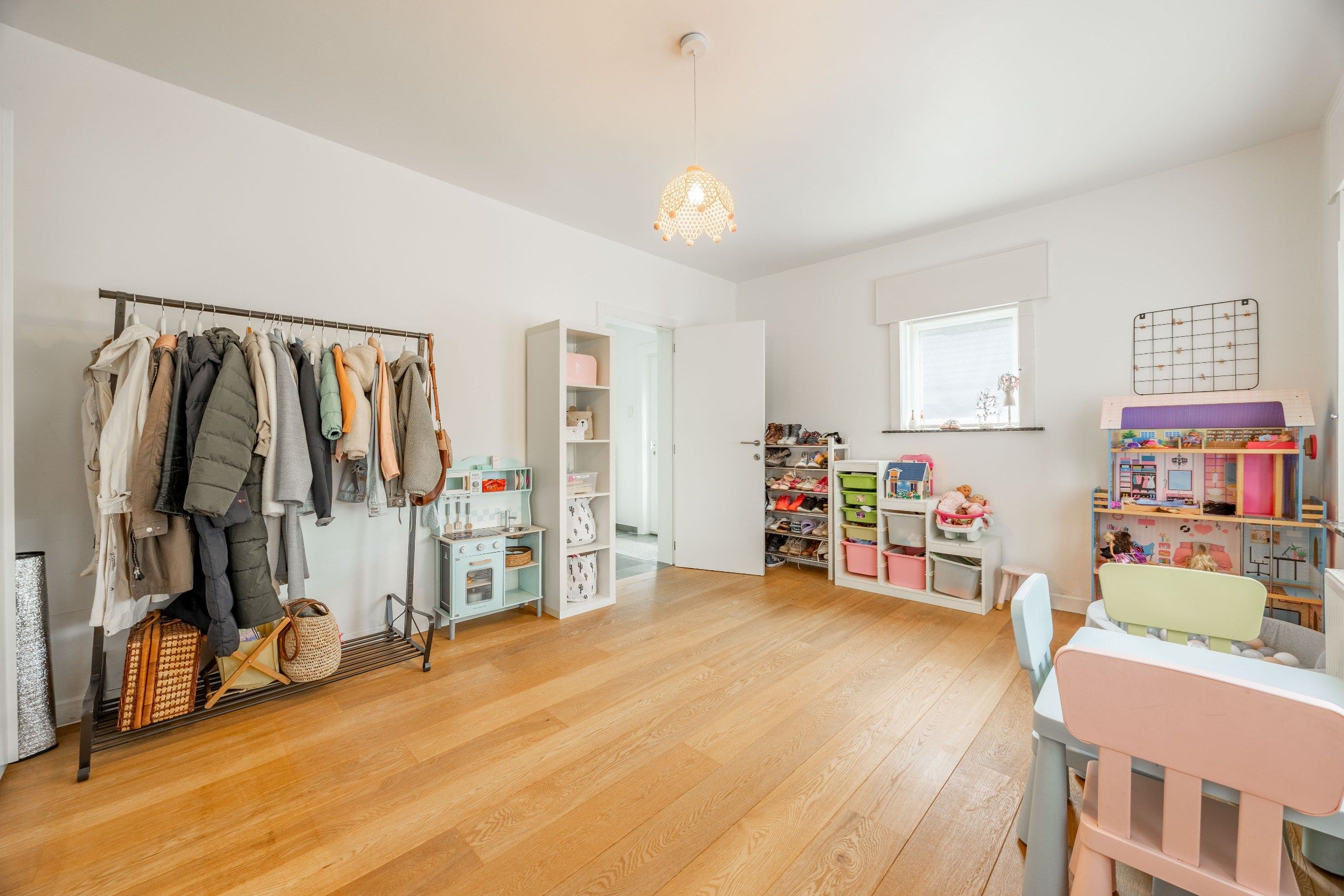 INSTAPKLARE GEZINSWONING MET GARAGE foto 16