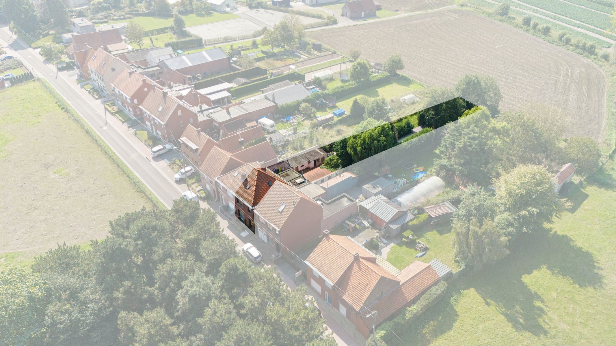 Te renoveren woning op 544 m2 in een rustige straat. foto 2
