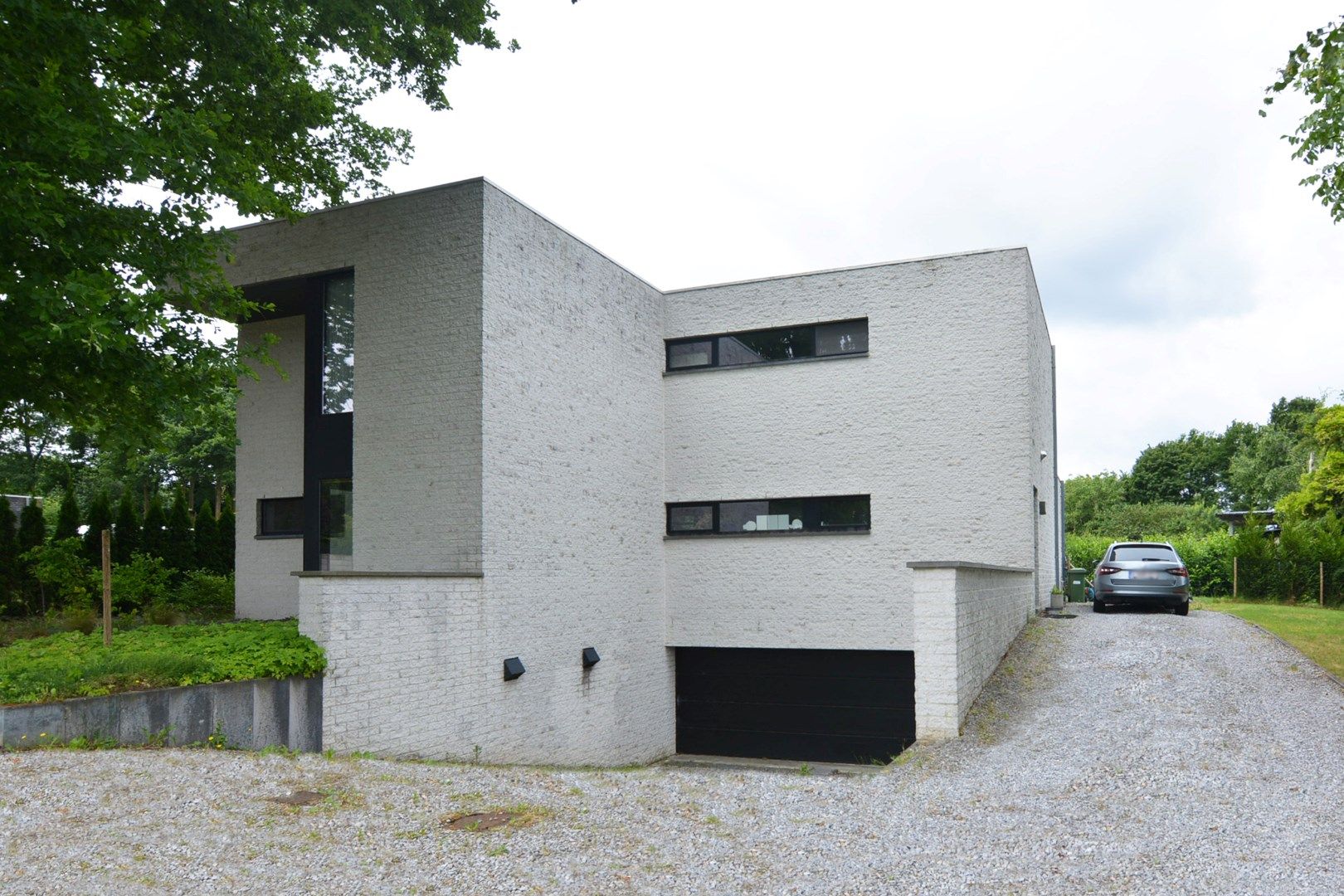 Moderne, energiezuinige woning met 4 slpks op 7a 7ca. foto {{pictureIndex}}