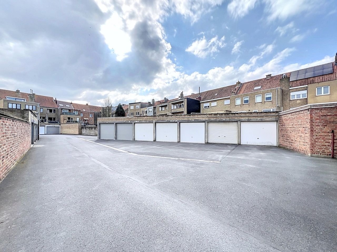 Ruime gesloten garagebox, Rodenbachstraat. foto 3