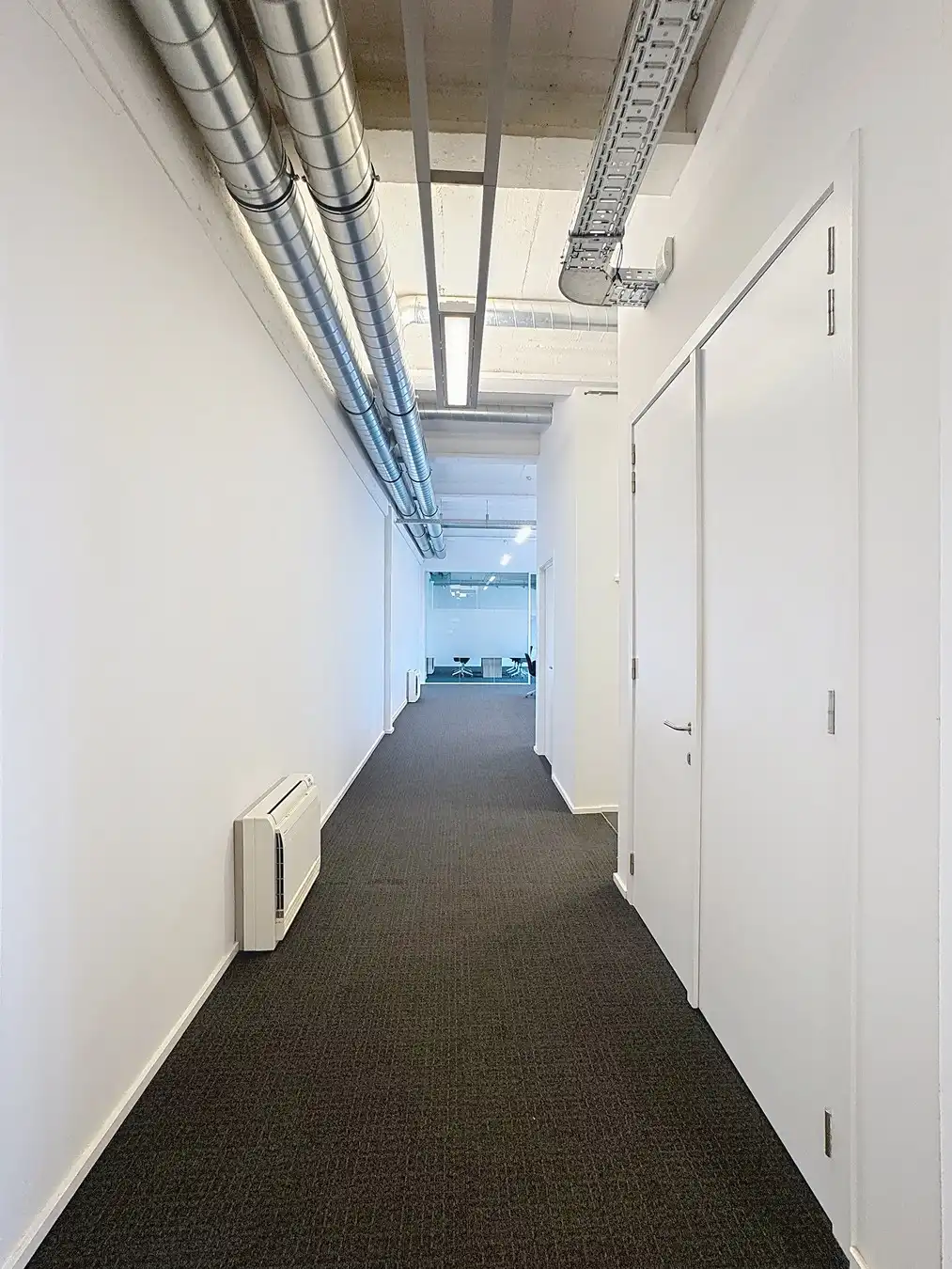 Instapklare KANTOORRUIMTE (230m²) voorzien van alle comfort (databekabeling, airco,...) met private parkeergelegenheid. Vlot bereikbaar via Expresweg van Brugge! foto 13