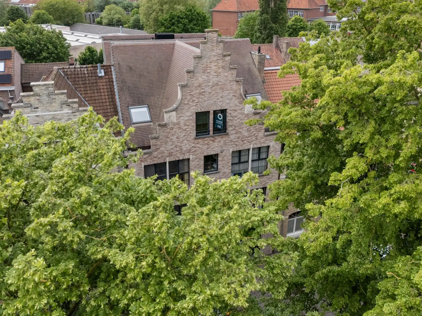 Instapklaar appartement met zonnig terras op toplocatie in Ieper foto {{pictureIndex}}