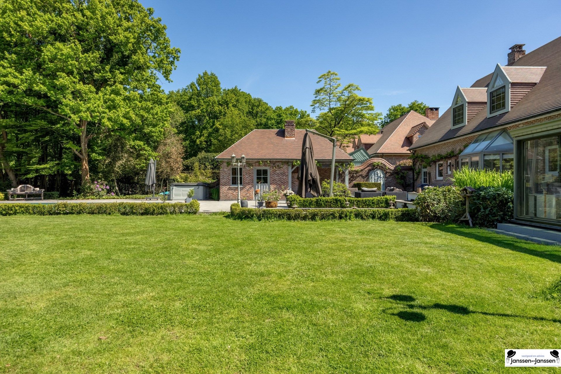 Exclusieve villa met zwembad en kantoorruimte foto 33