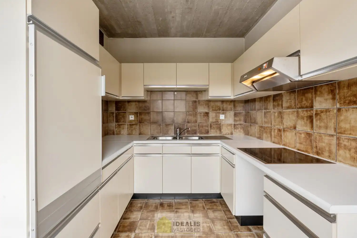 IDEALIS VASTGOED – VERZORGDE GEZINSWONING MET 2 SLAAPKAMERS (MOGELIJKHEID TOT MEER) OP AANGENAAM PERCEEL VAN 11A 28CA foto 10