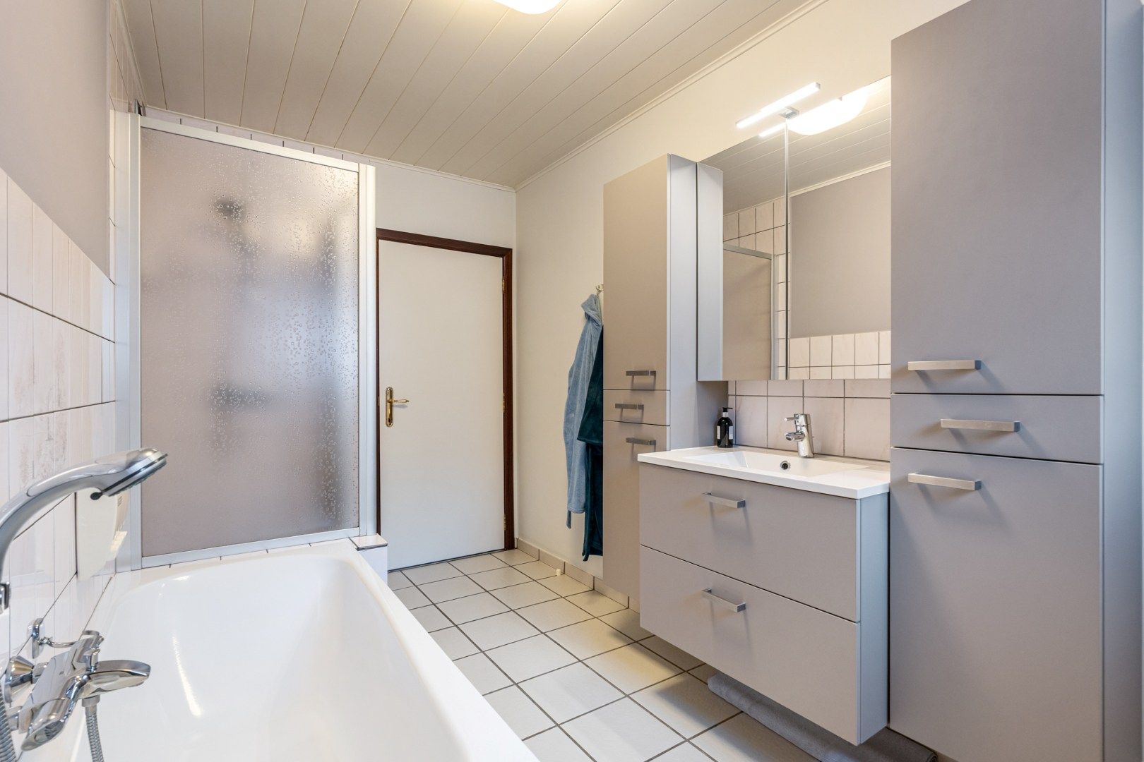 Verzorgde gezinswoning op een perceel van 9a08ca, gebouwd in 1988 op een rustige locatie nabij het centrum van Neeroeteren!  foto 28