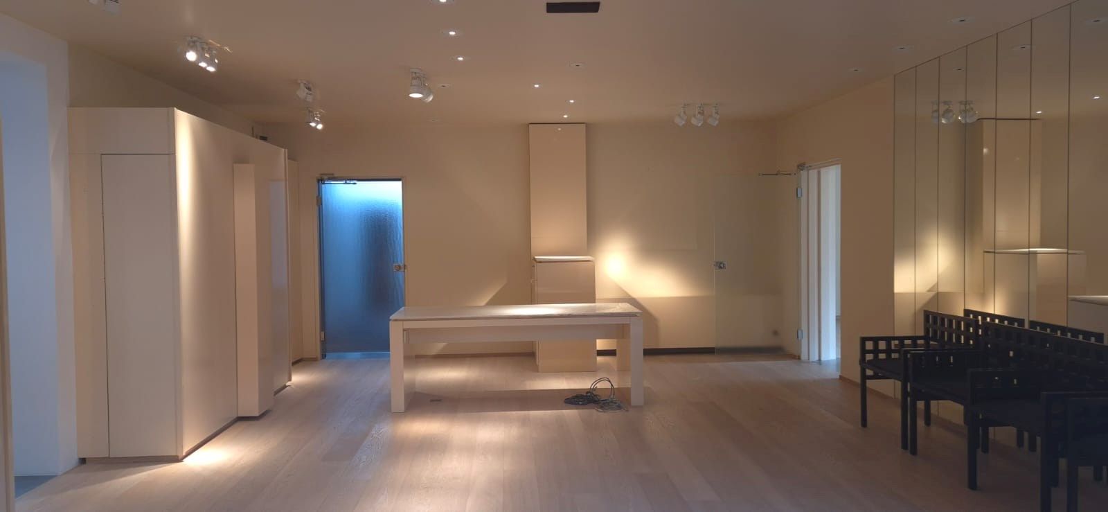  Ruim kantoor (± 200 m²) in centrum Kortrijk, Geheel of gedeeltelijk te huur. foto 5