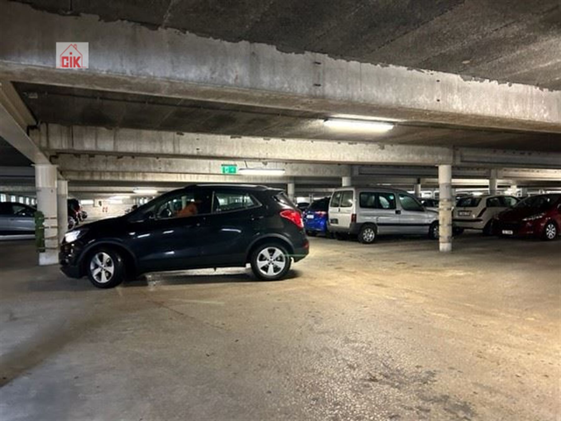 Een lot van 32 autostaanplaatsen in een garagecomplex foto 10