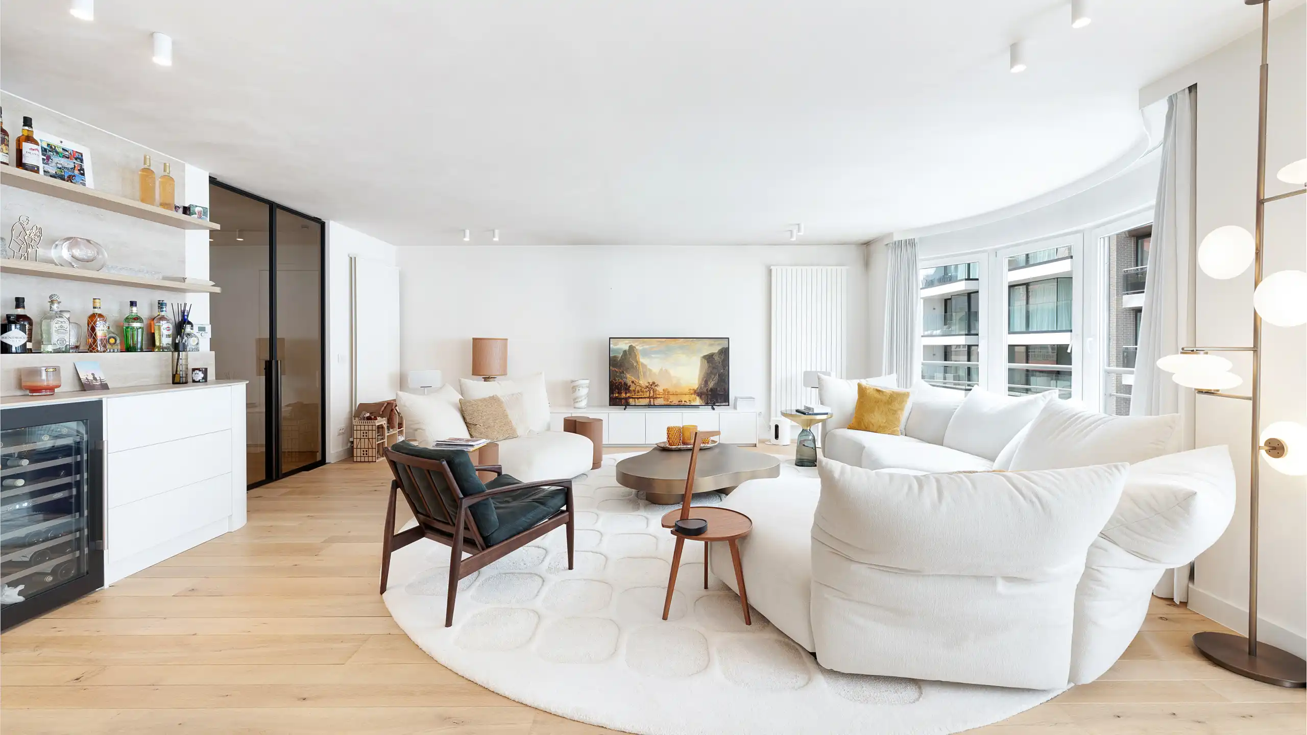 Prachtig gerenoveerd appartement met drie slaapkamers, gelegen nabij het Rubensplein. foto 3