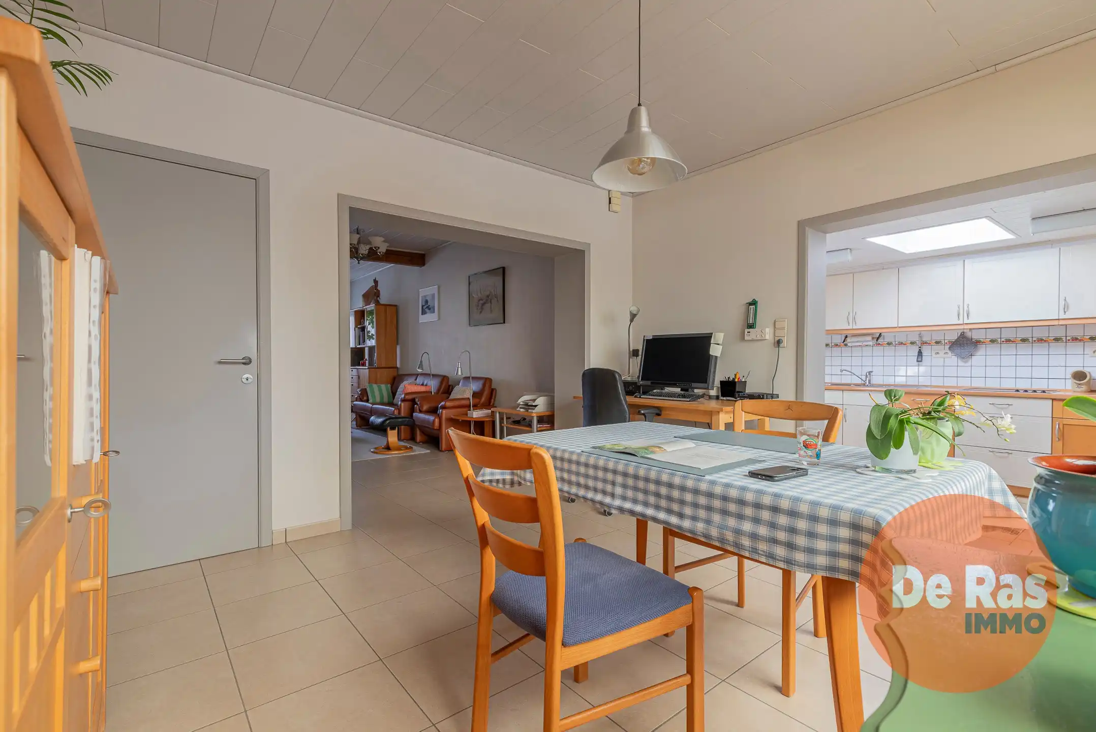 NIEUWERKERKEN - Goed onderhouden woning met tuin foto 3
