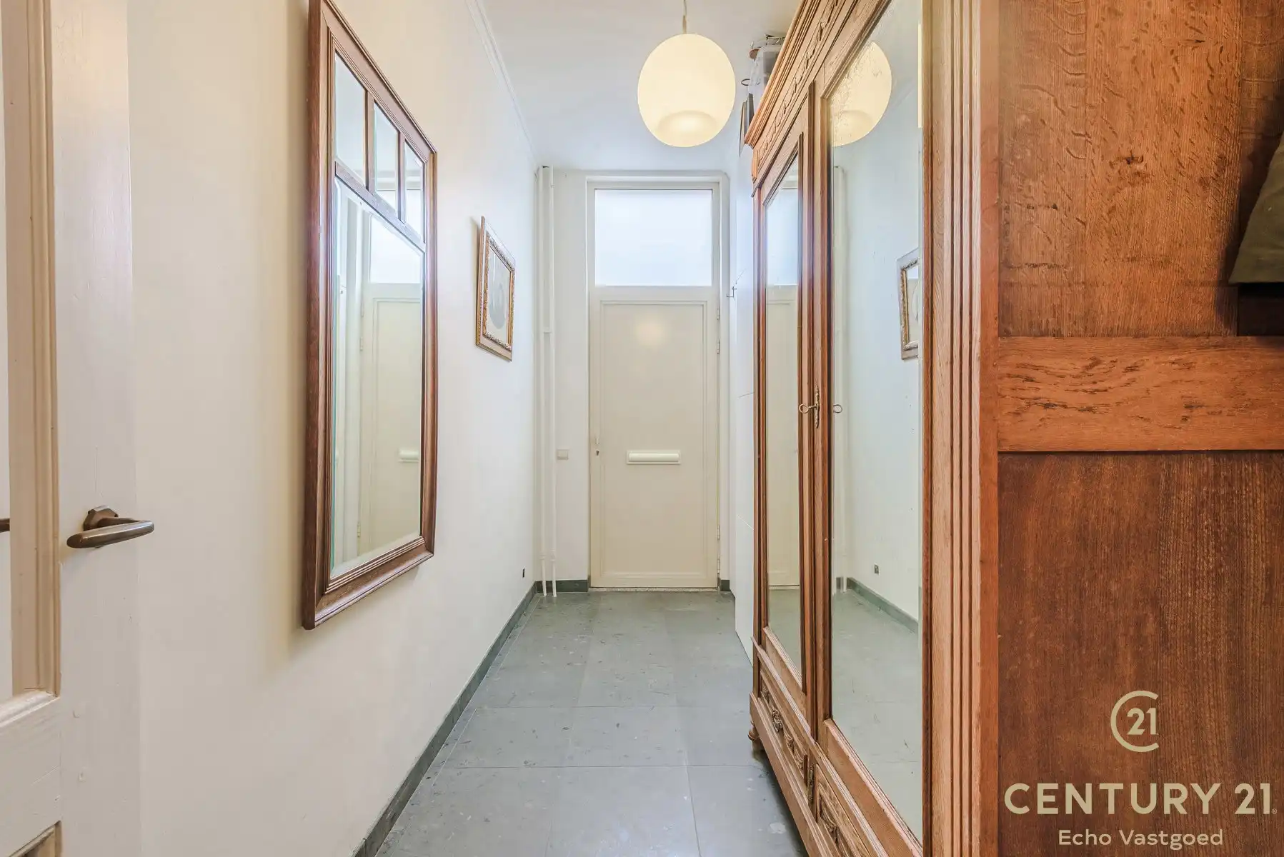 Charmante woonst met 5 slpk, tuintje, bijhuis en zwemvijver  foto 3