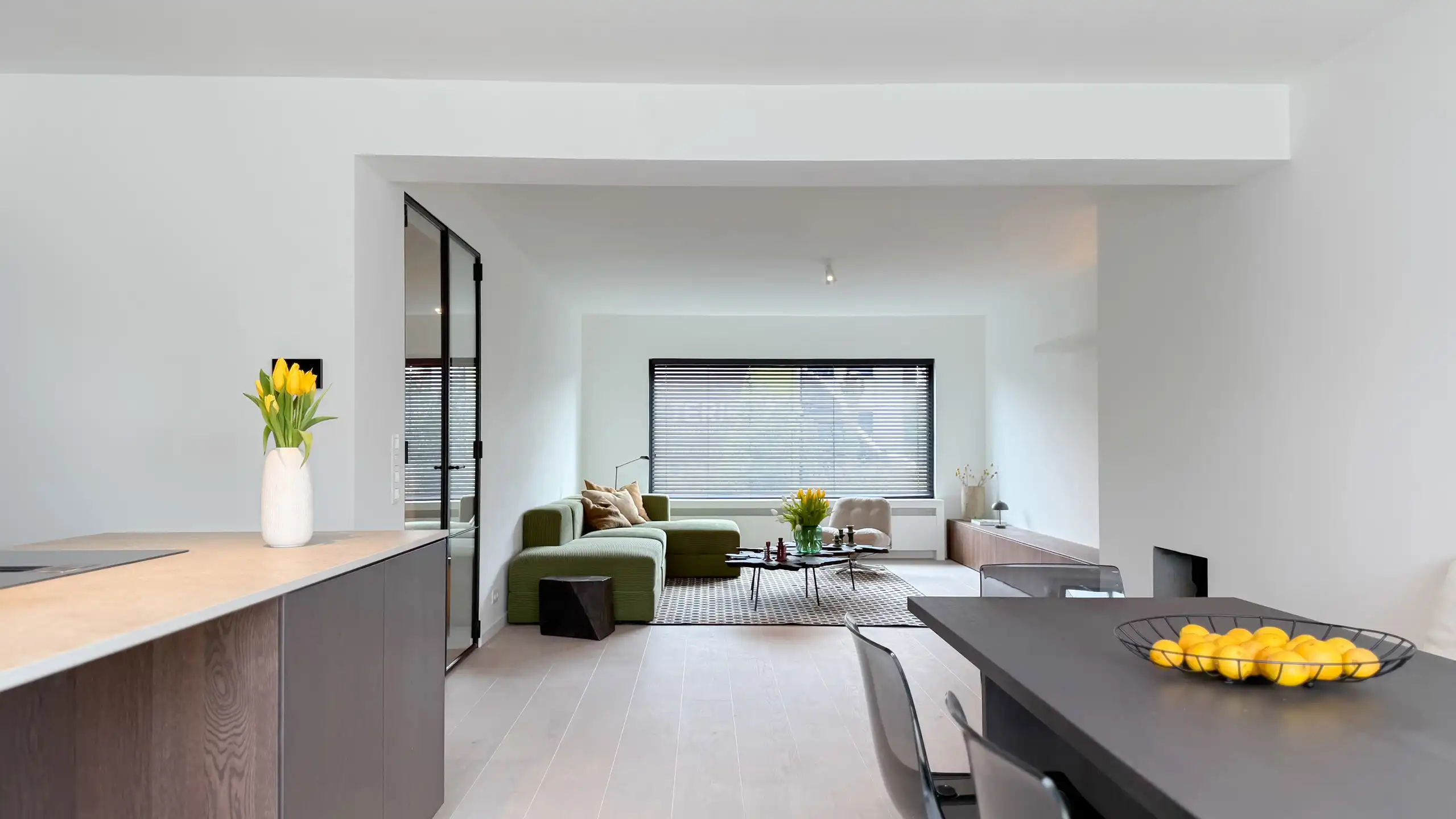 Gerenoveerde woning met zonnige tuin nabij de Graaf Jansdijk foto 4
