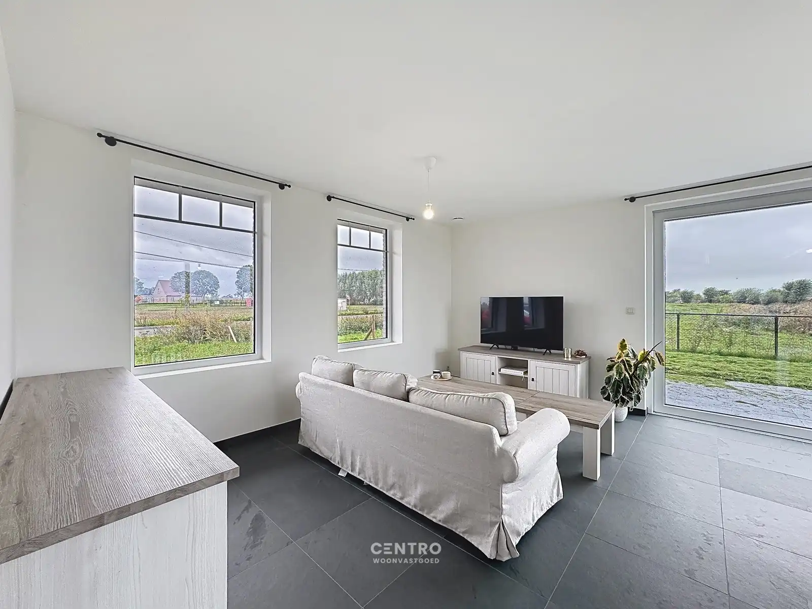 Nieuwbouwwoning met 4 slpks, 2 badks en een FANTASTISCH Polderzicht! foto 2