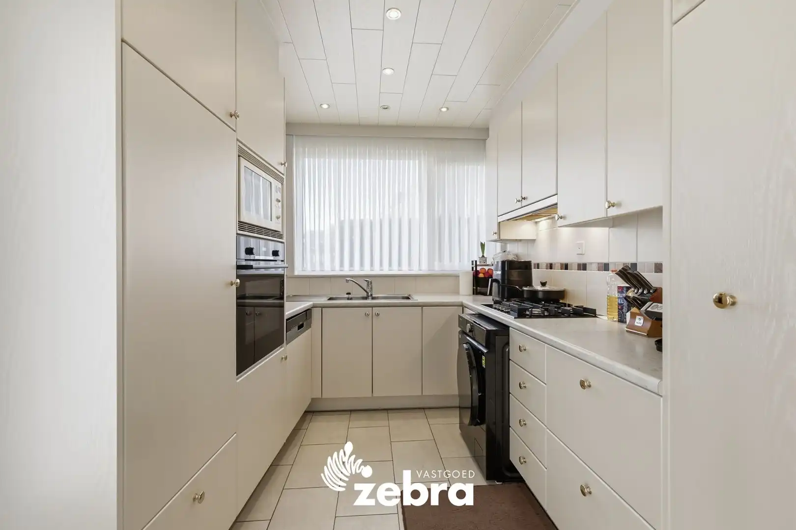 Halfopen bebouwing met praktijk- of kantoorruimte in centrum Tielt foto 8