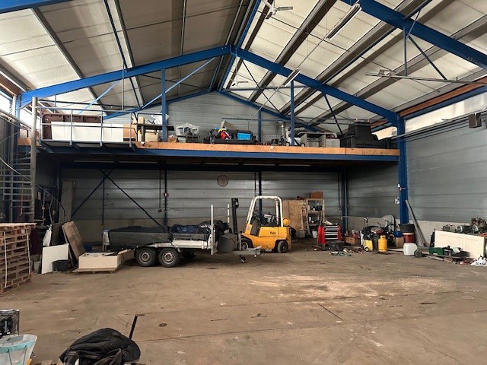 Werkplaats (325m²) met opslag (75 m²) vlakbij Nederl. grens. foto 4