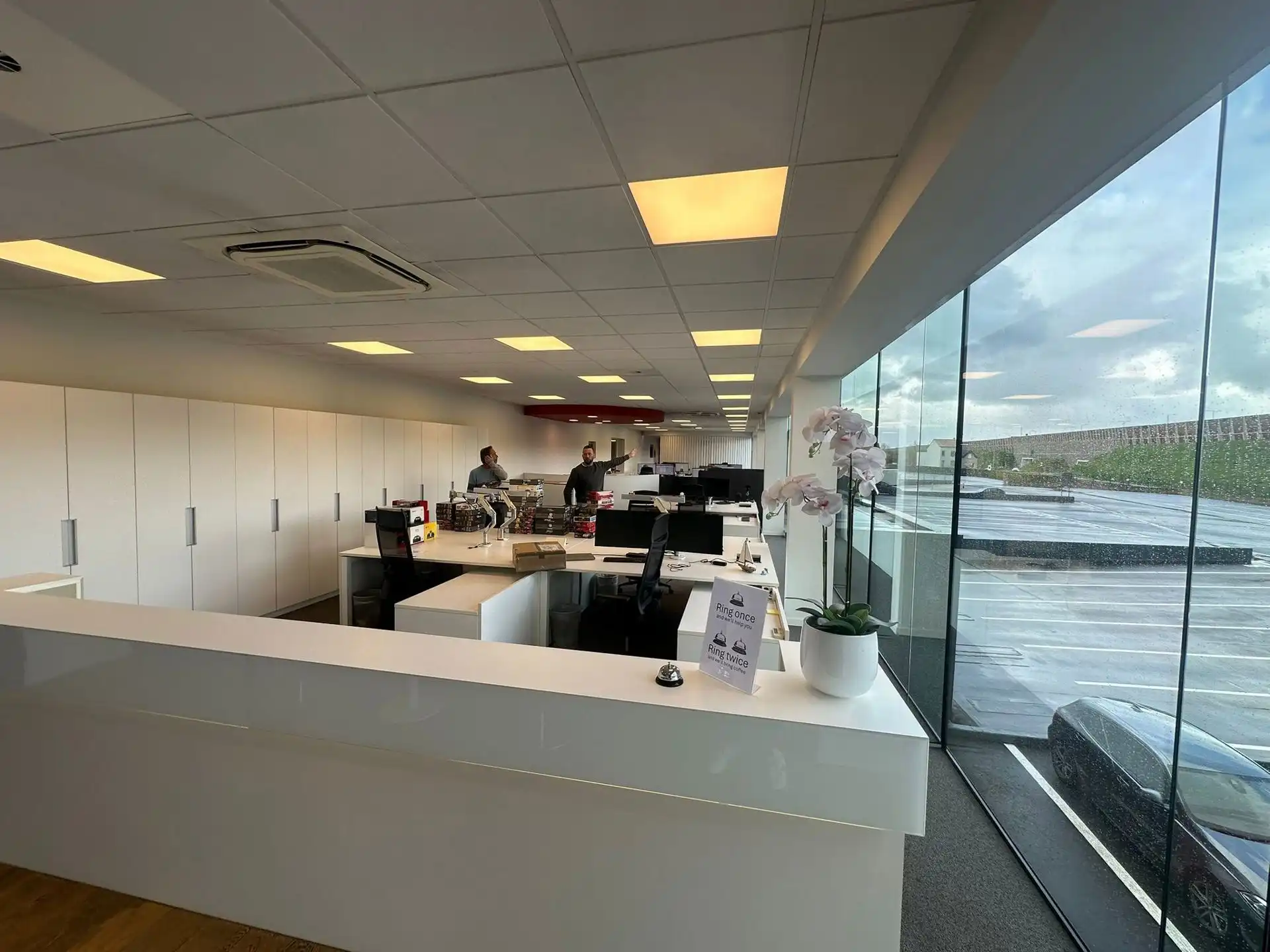 TE HUUR bedrijfssite langsheen E17  foto 3