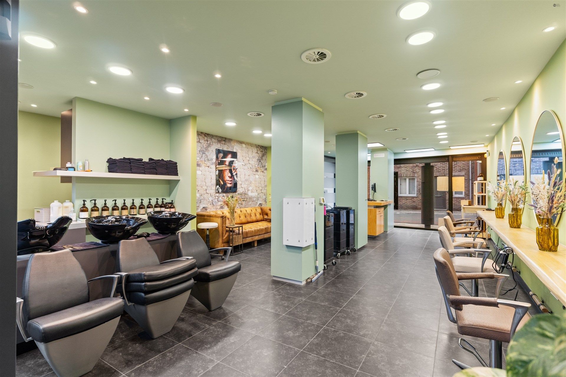 centraal gelegen winkel van 130m² foto 4