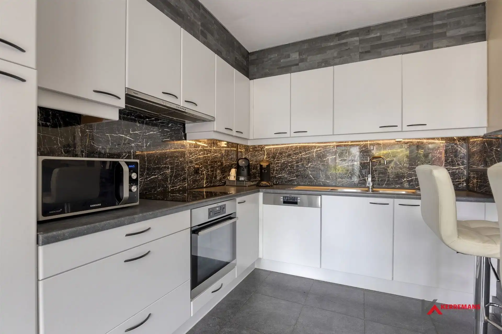 Gelijkvloers appartement met 2 slaapkamers, tuin & garage.  foto 9