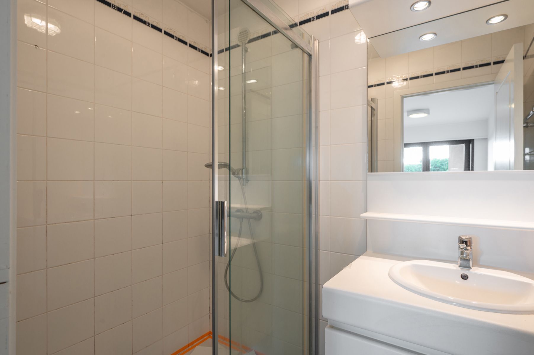 Ongemeubeld, hoekappartement nabij het Albertplein  foto 16