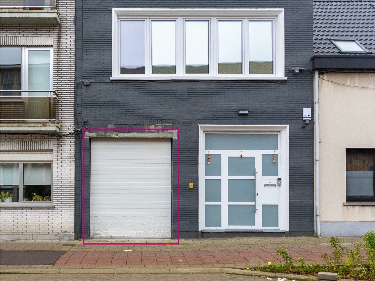 Atelier, magazijn, garage voor 10 auto’s foto {{pictureIndex}}