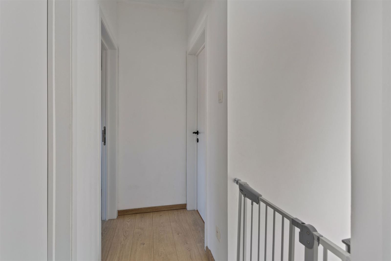 Volledig gerenoveerde woning met 3 slaapkamers, garage en prachtige tuin foto 14