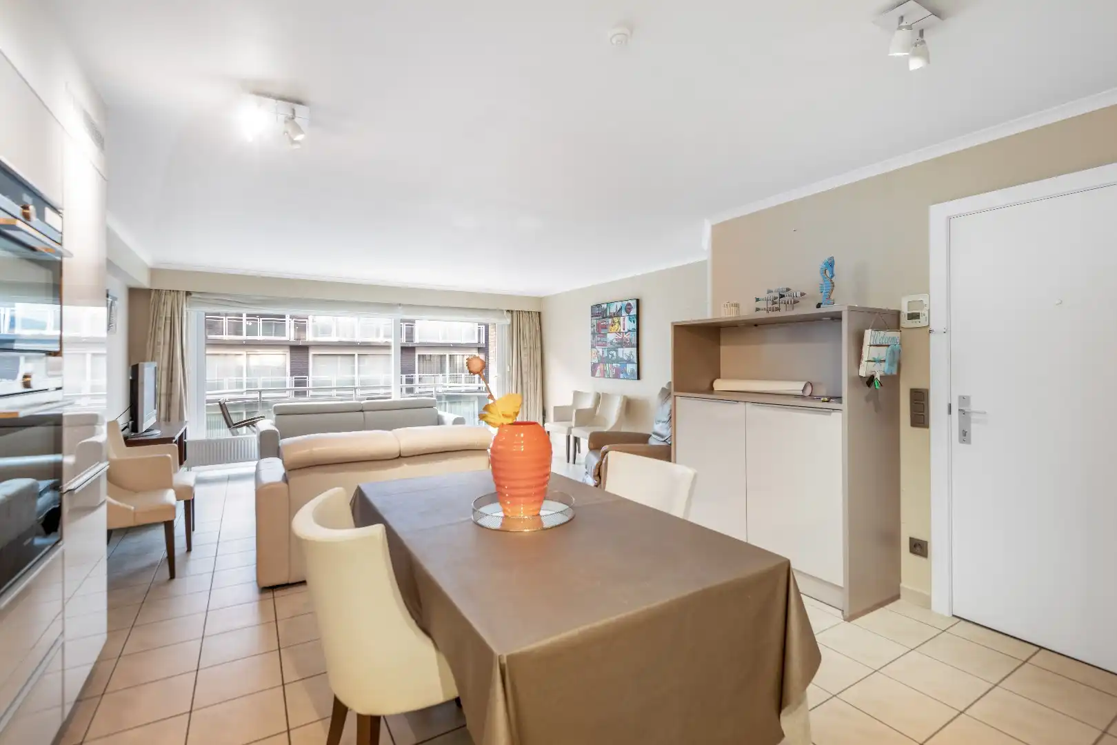 Aangenaam appartement met twee slpks gelegen op de Parmentierlaan vlakbij de Bayauxlaan. Parking mogelijk! foto 2