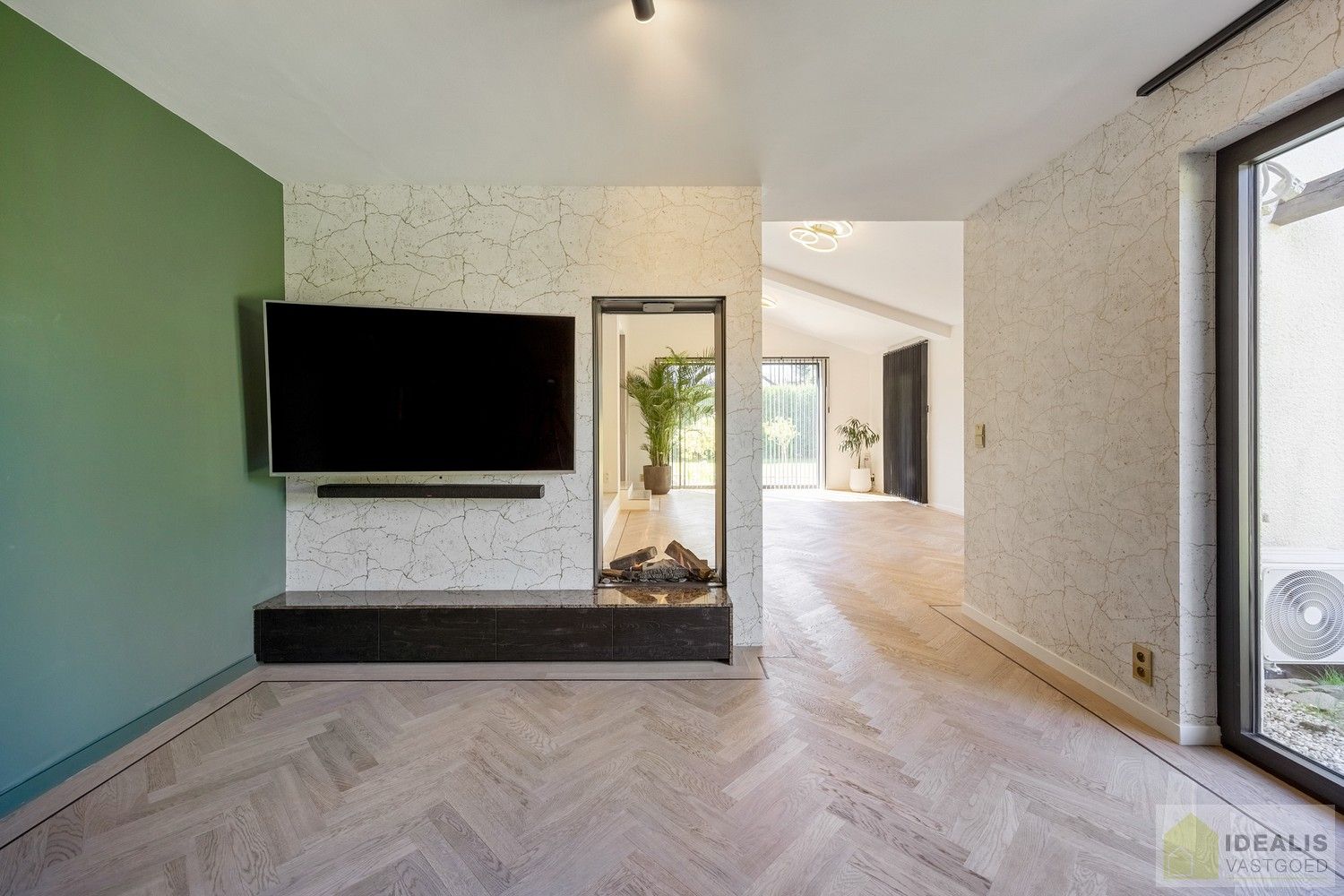 SCHITTERENDE VILLA OMRINGD DOOR PRACHTIGE TUIN MET EEN ZUIDERSE TOETS! foto 28