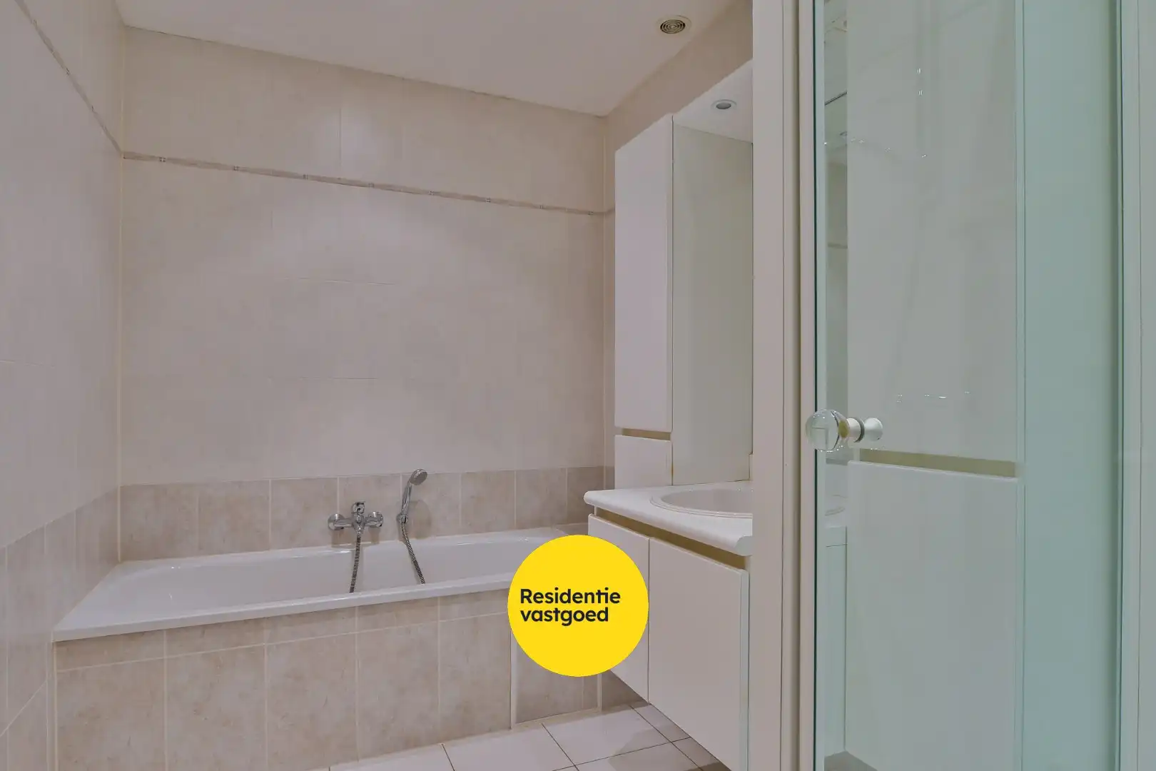 Gelijkvloersappartement met ondergrondse parkeerplaats te koop te Eernegem foto 5