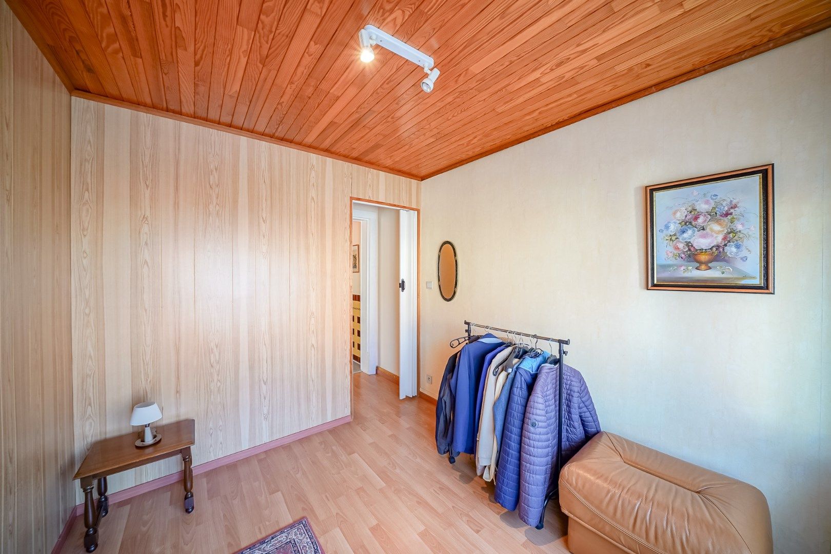 TE KOOP  instapklare woning met grote zonnige tuin en garage/loods. foto 15