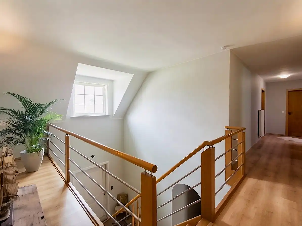 KARAKTERVOLLE WONING MET ZONGERICHTE TUIN | 4 SLPKS | 2 GARAGES foto 10
