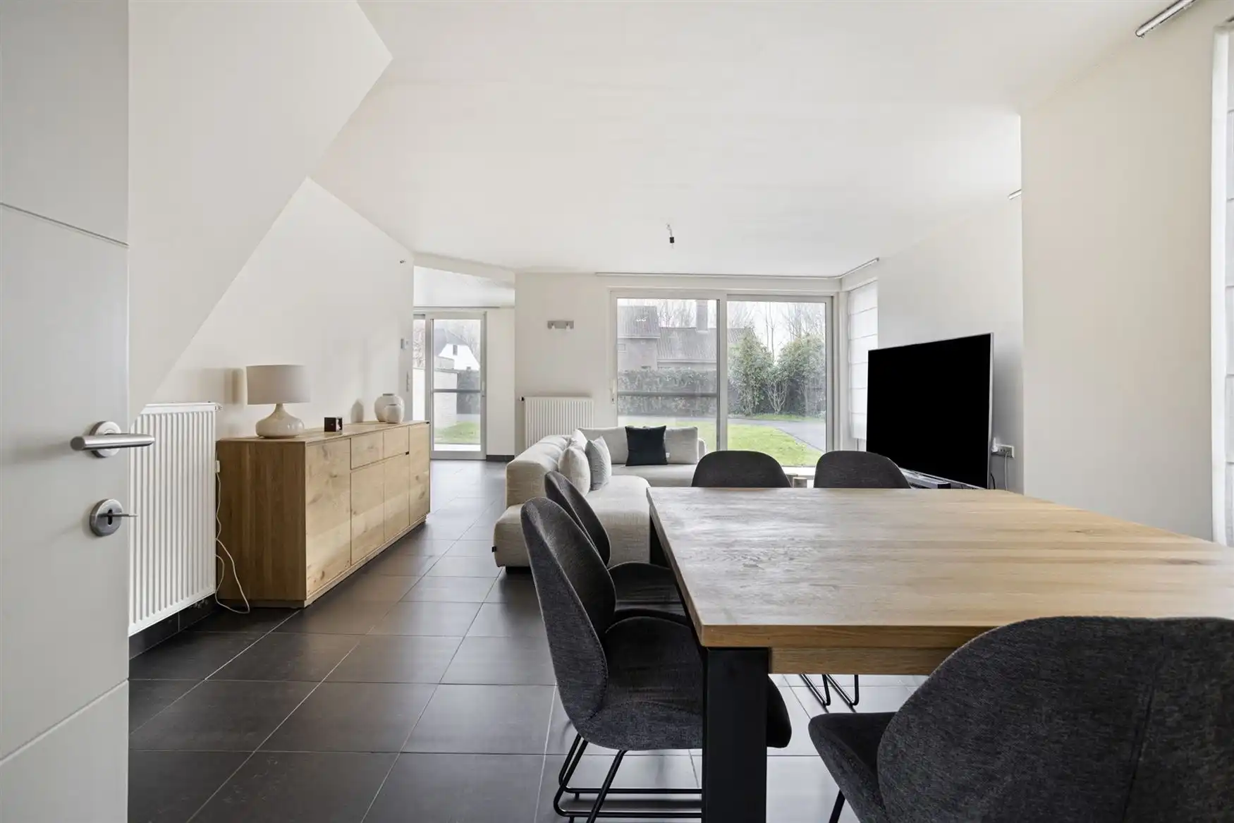 Ruime energiezuinige gezinswoning foto {{pictureIndex}}