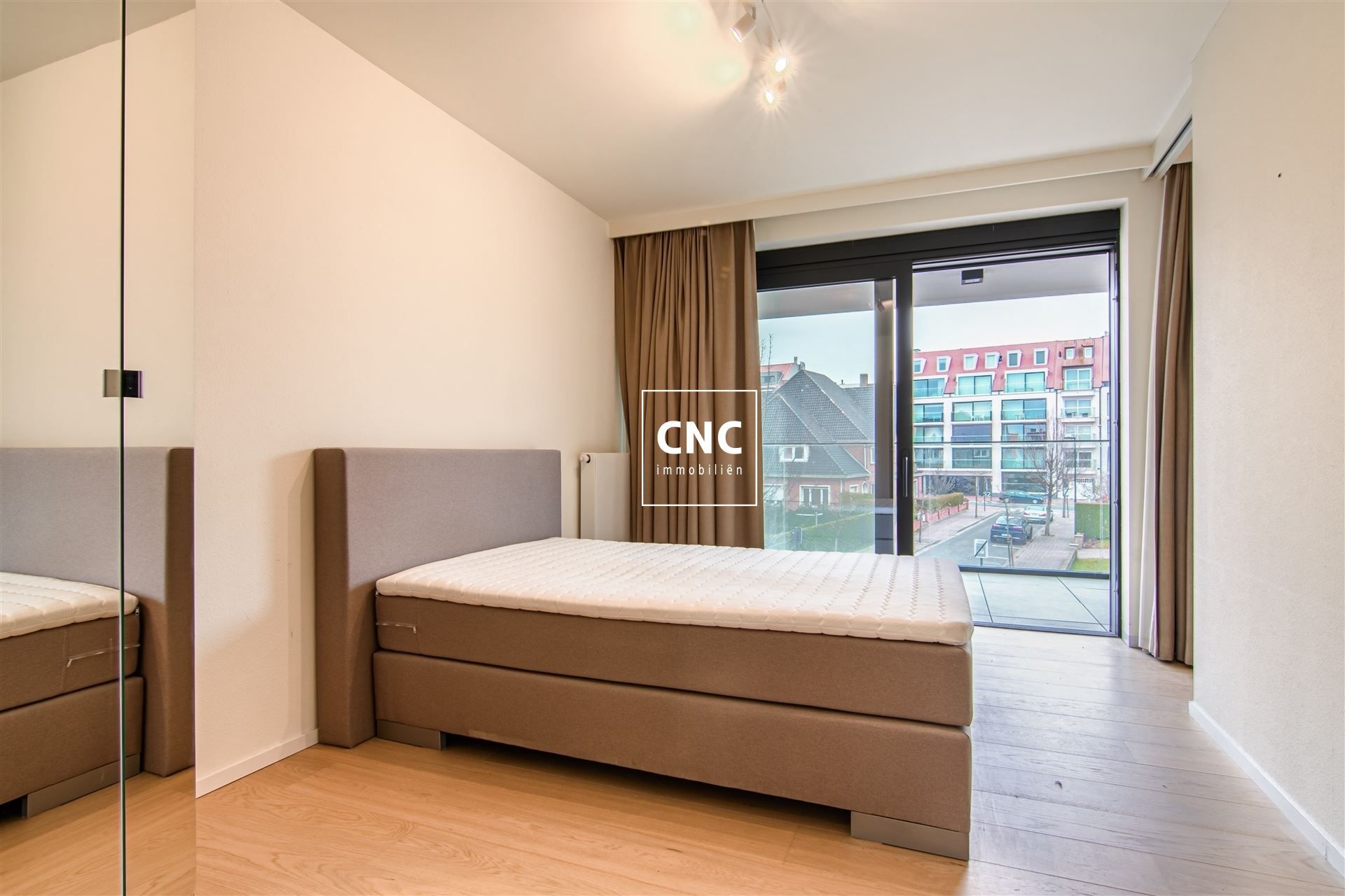 Volledig afgewerkt serviceflat in een luxueuze residentie foto 12