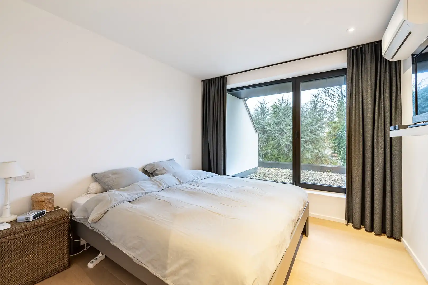 Prachtige hedendaagse villa met zonnige tuin en terrassen op fietsafstand van de zee. foto 22