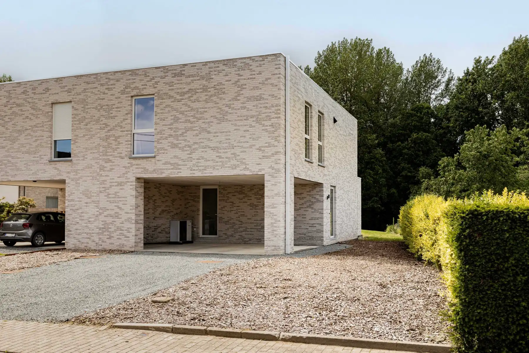 Nieuwbouwwoning met gunstige ligging en uitzicht foto {{pictureIndex}}