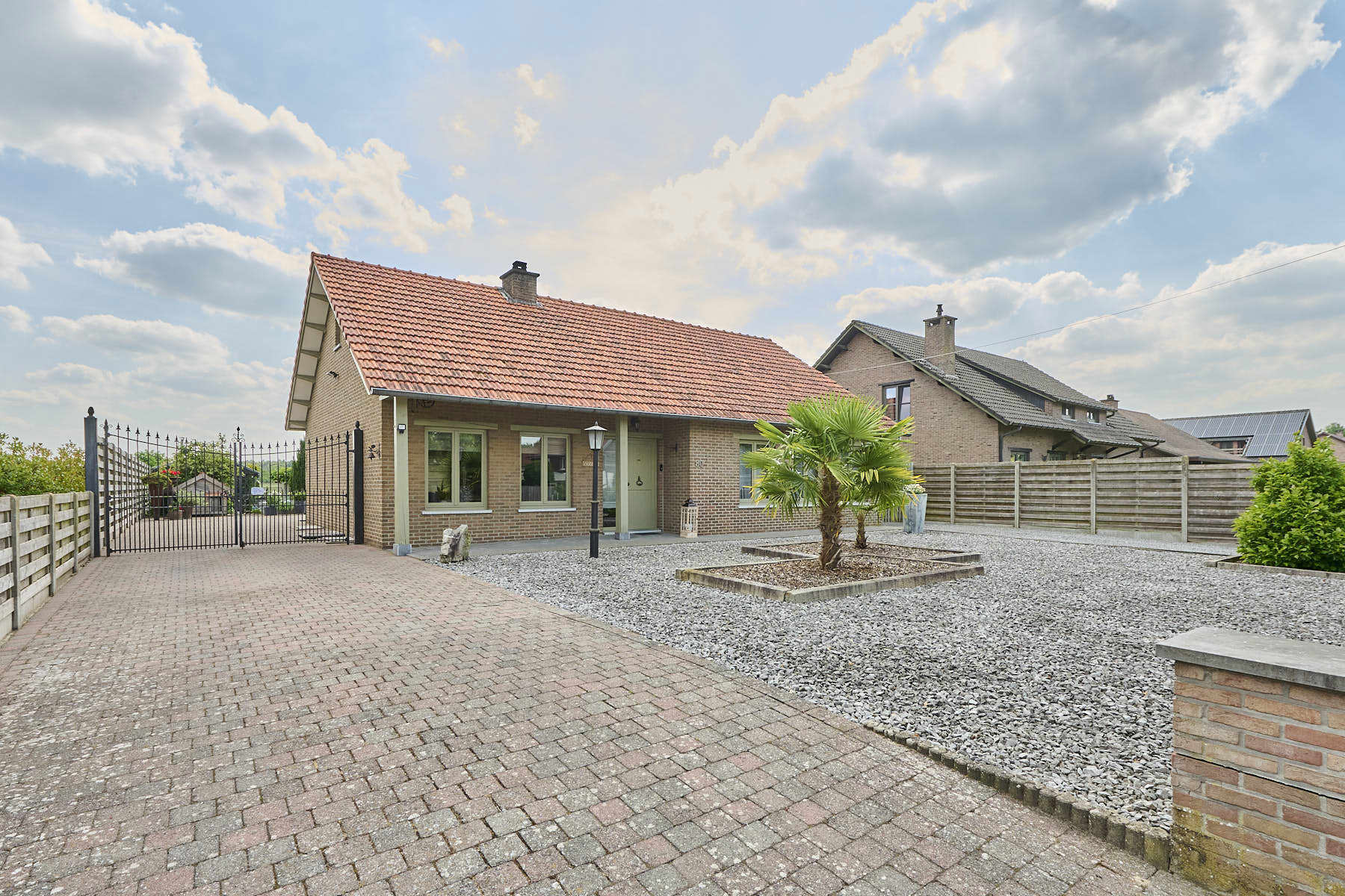 Huis te koop foto {{pictureIndex}}