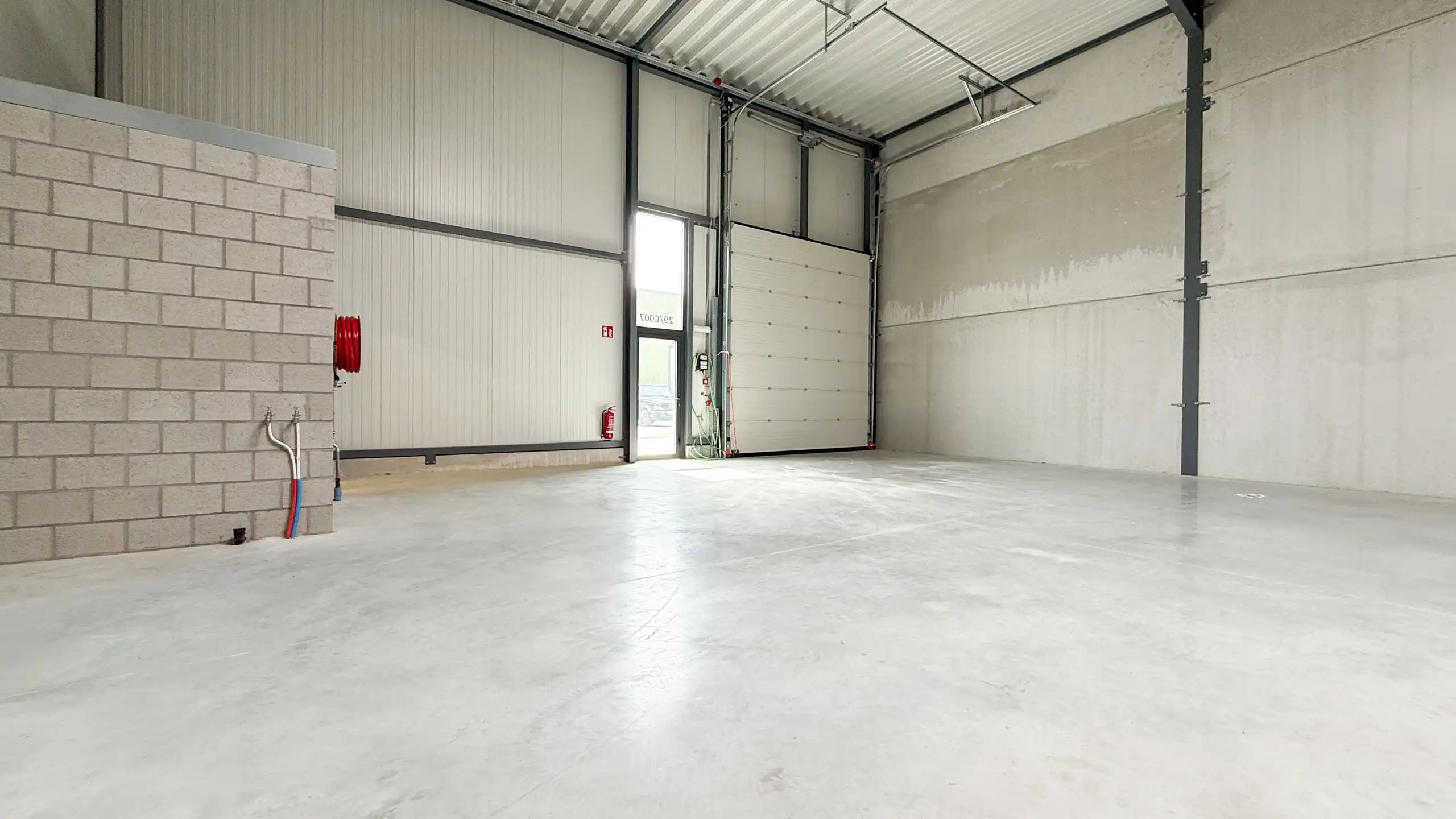 Nieuwbouw KMO-unit van 216 m² op topligging in Beringen! foto 9
