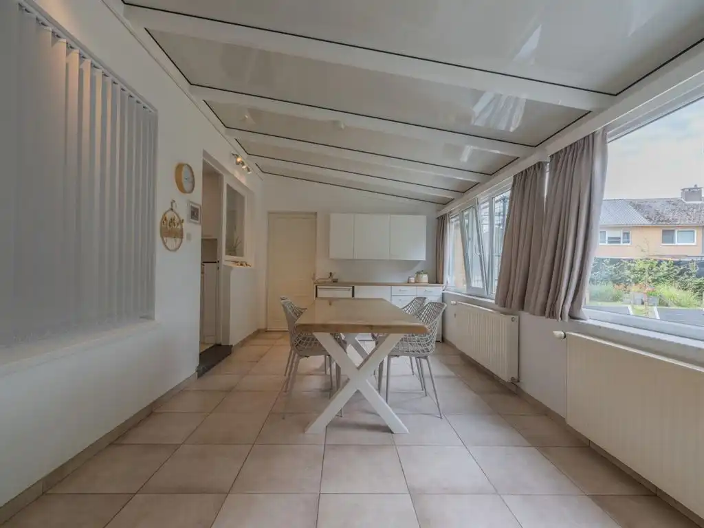 Instapklare, half-vrijstaande woning met inpandige garage foto 18