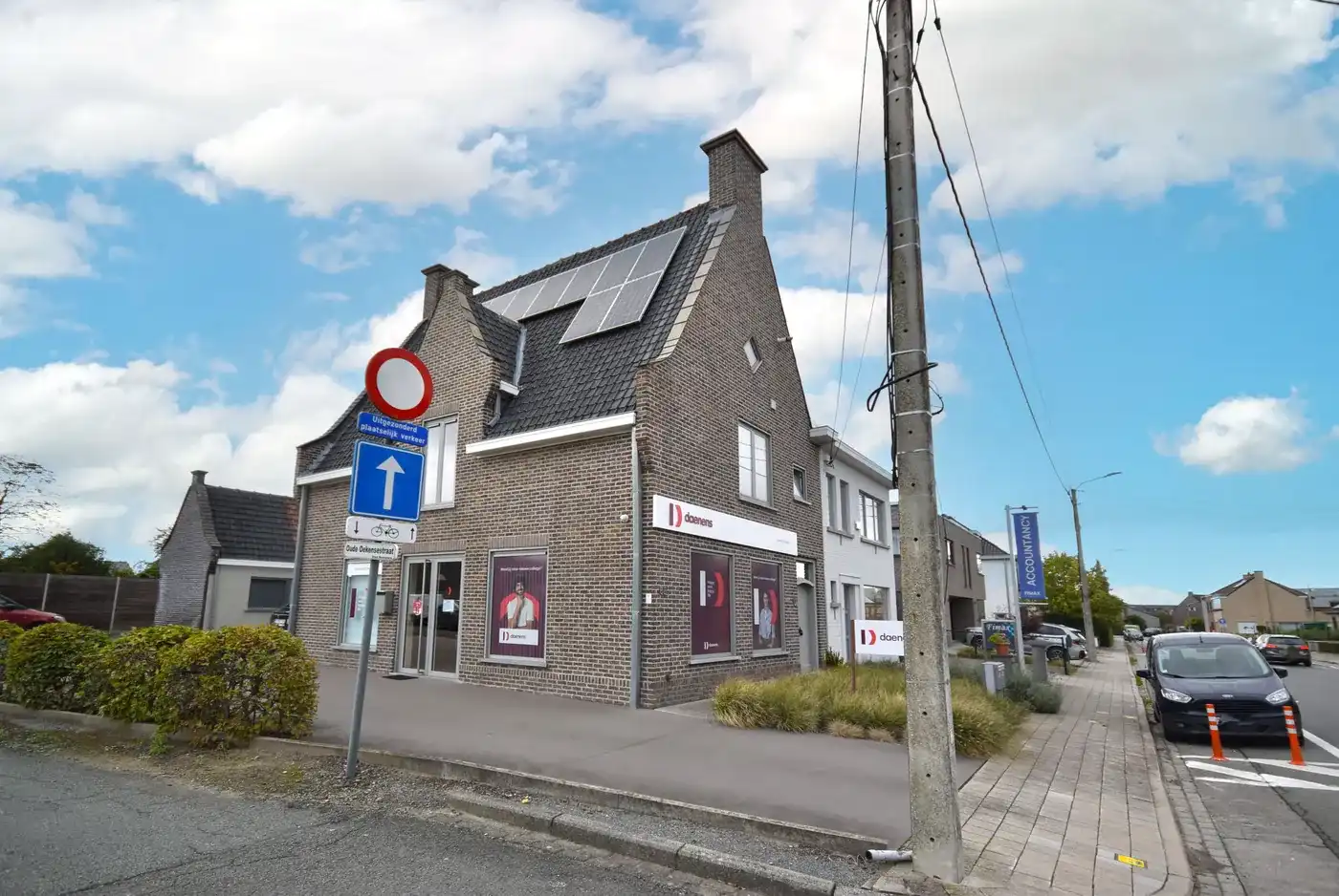 TWEE SLAAPKAMER APPARTEMENT MET GARAGE EN AUTOSTAANPLAATS CENTRUM RUMBEKE foto 2