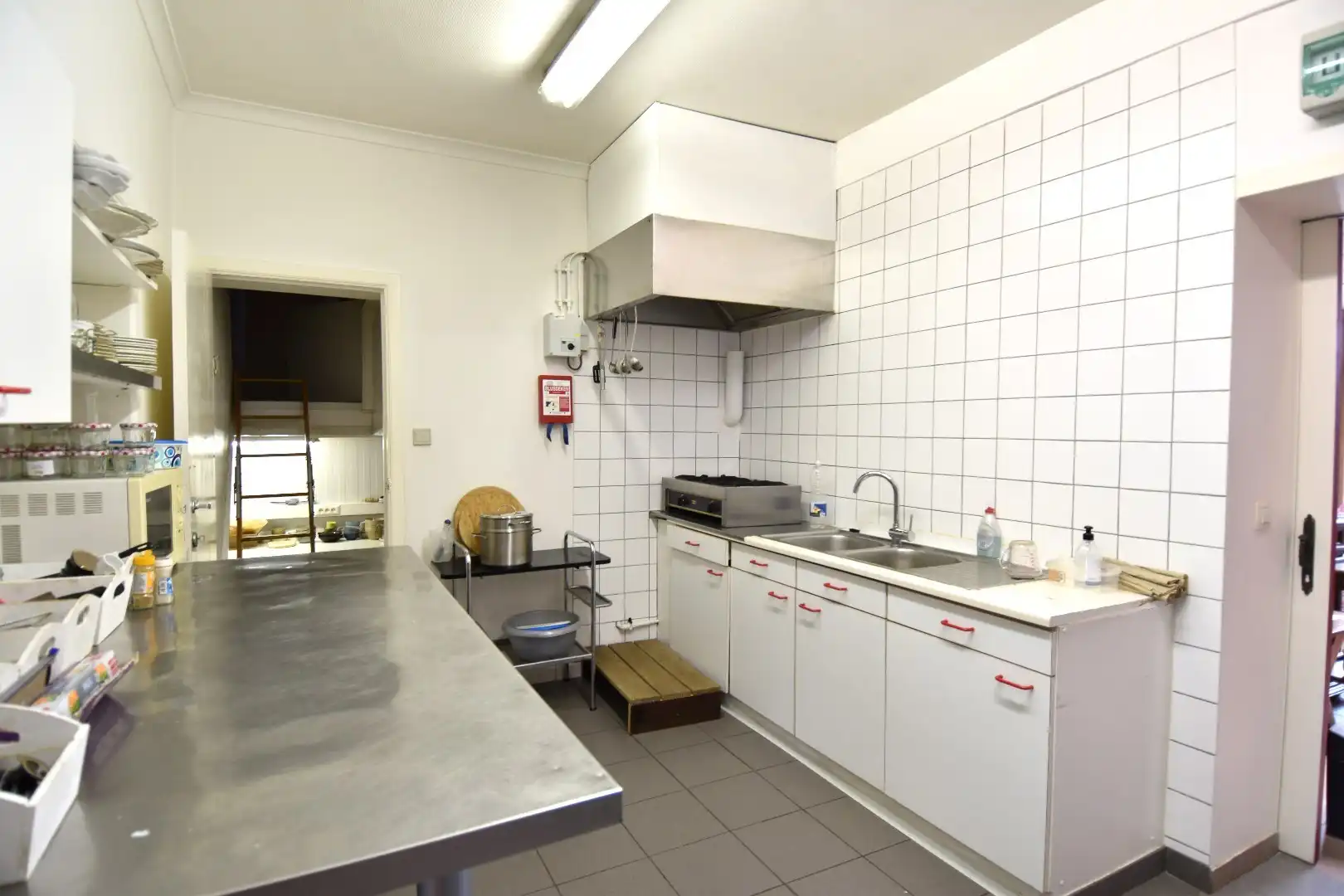 Horecazaak met apart woongedeelte, tuin/terras en garage te koop in Gullegem foto 9
