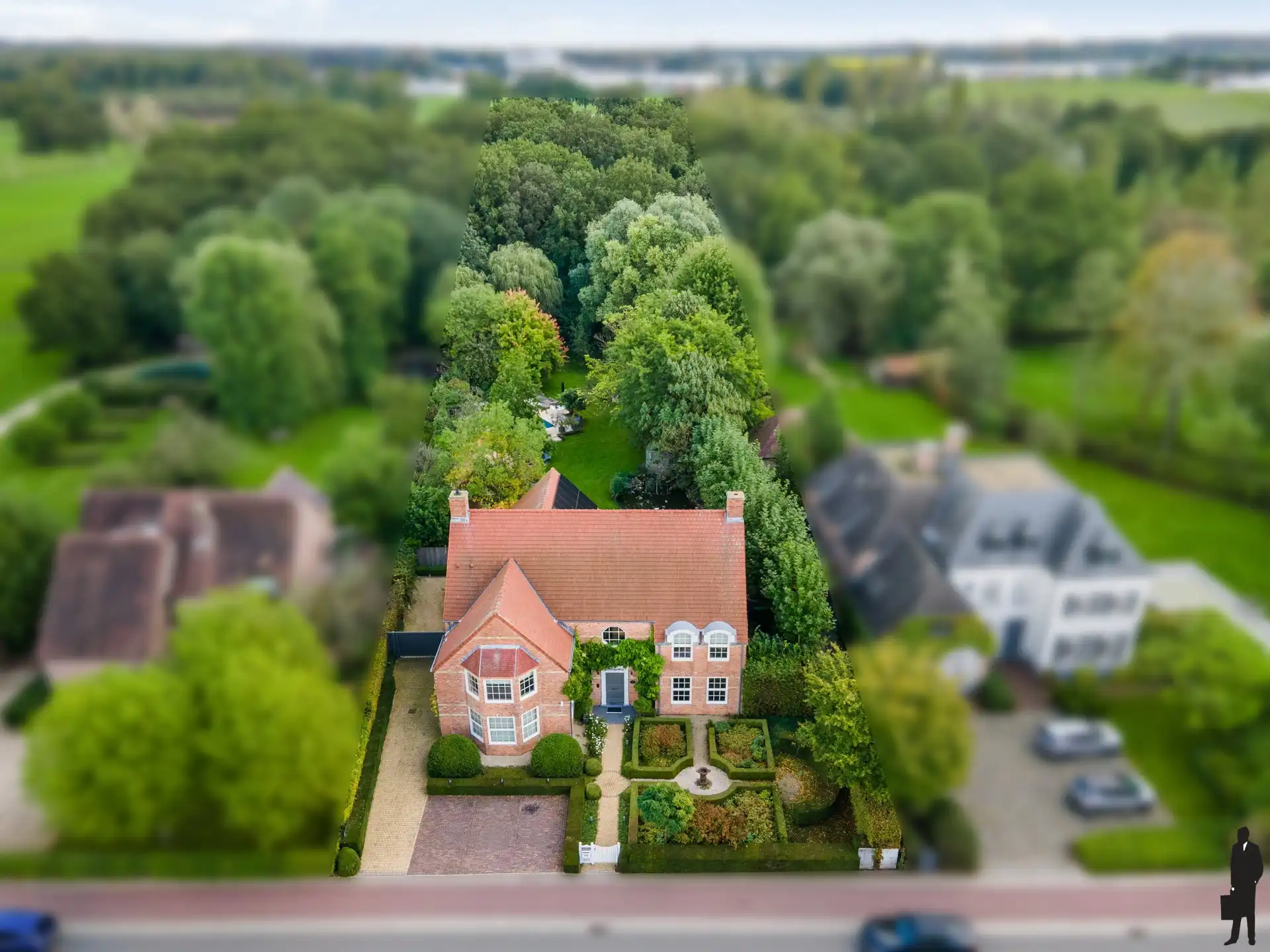 Prachtige villa met praktijkruimte op absolute TOP locatie foto {{pictureIndex}}