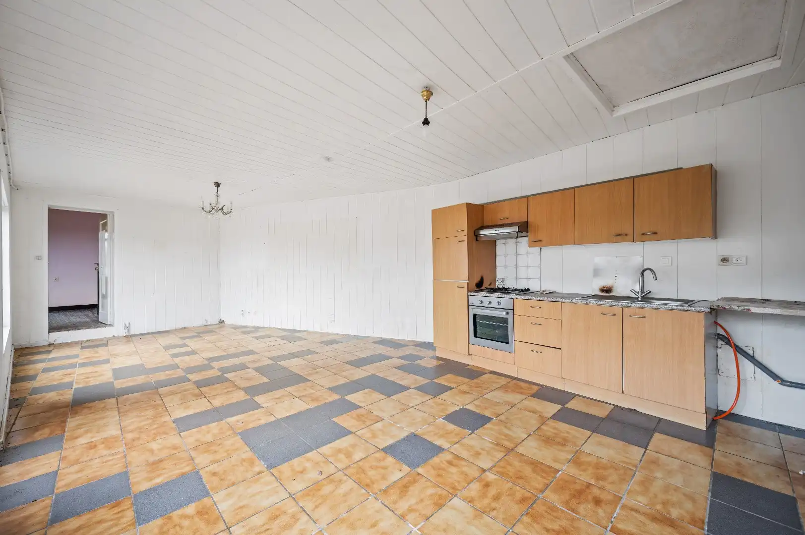 Te renoveren woning met potentieel op ruim perceel te Attenhoven (Landen) foto 11