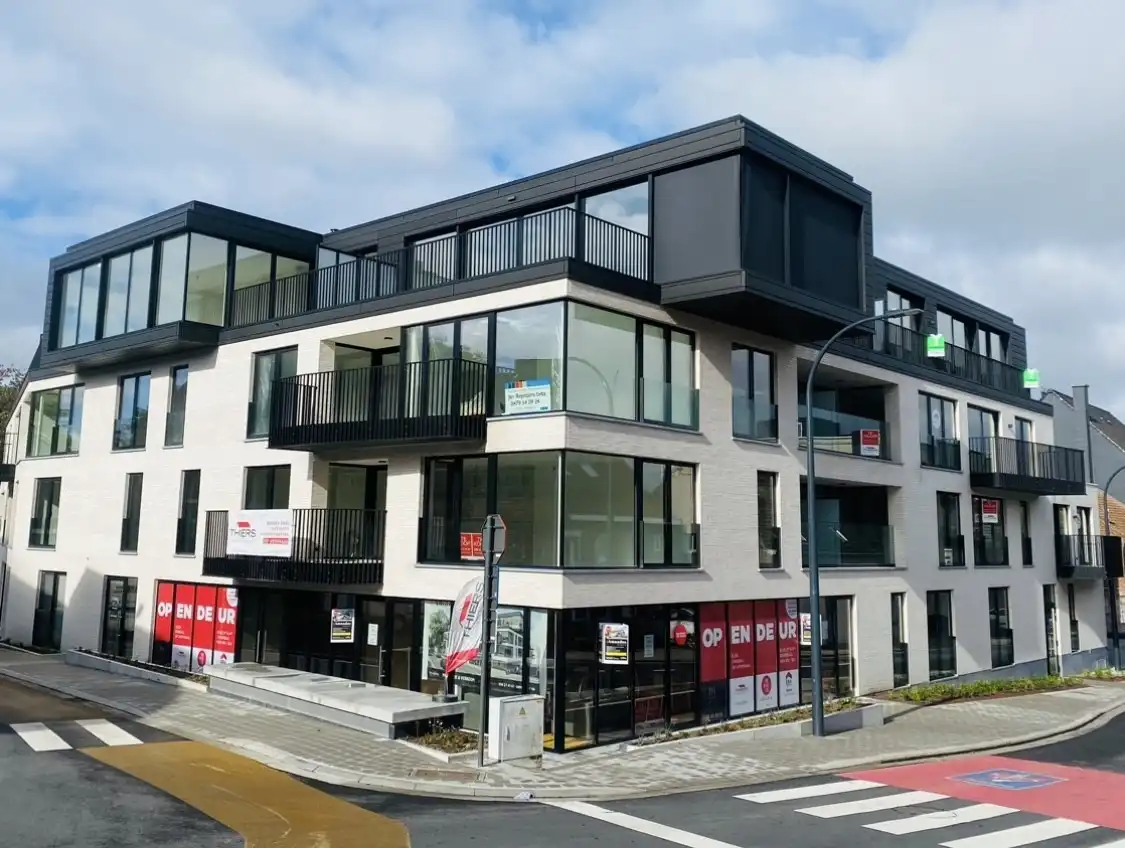 Luxueus wonen in hartje Zwevegem! foto 27