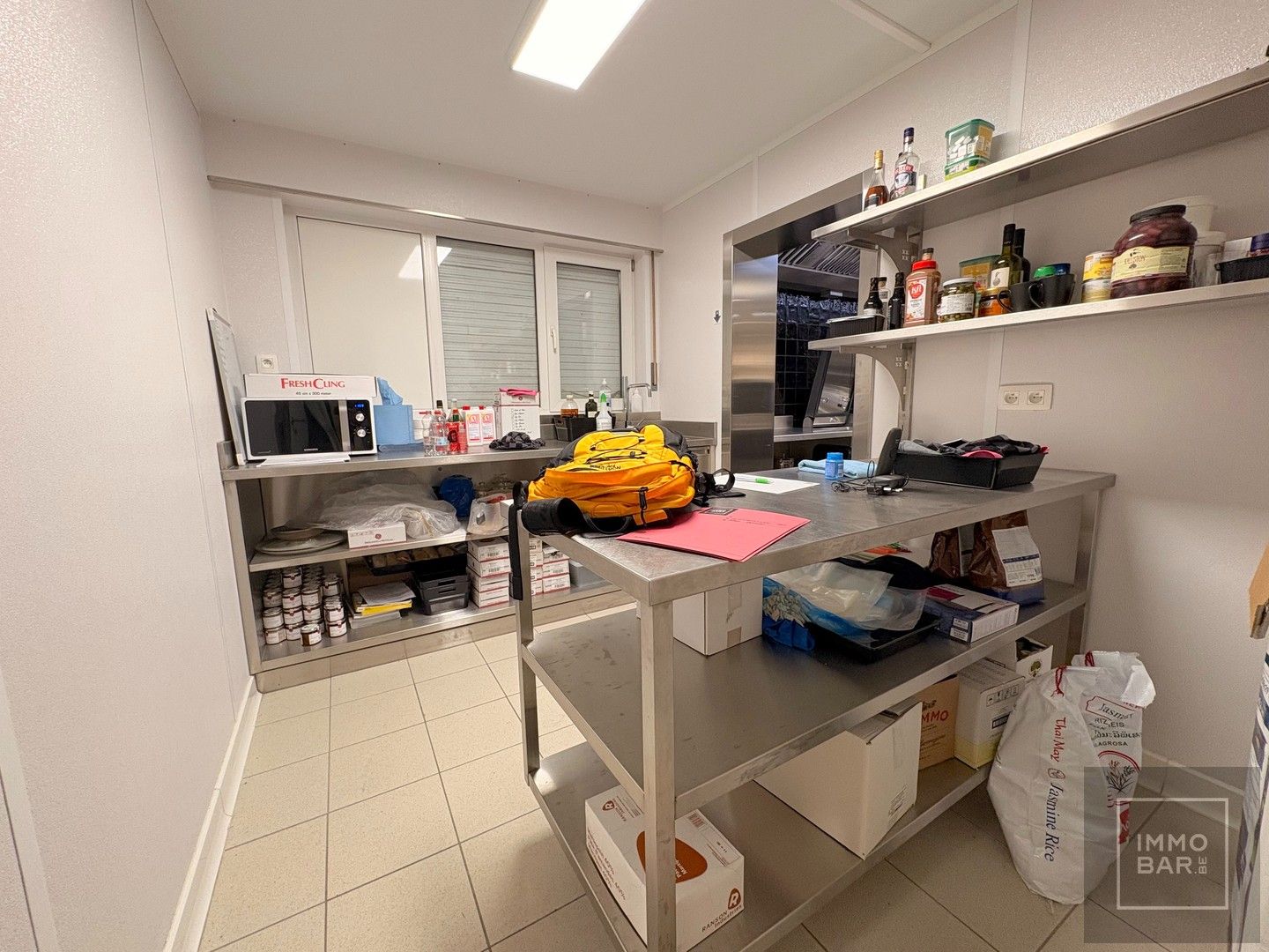 Een uniek pand dat je volledig kan omtoveren tot een prachtige woning foto 13