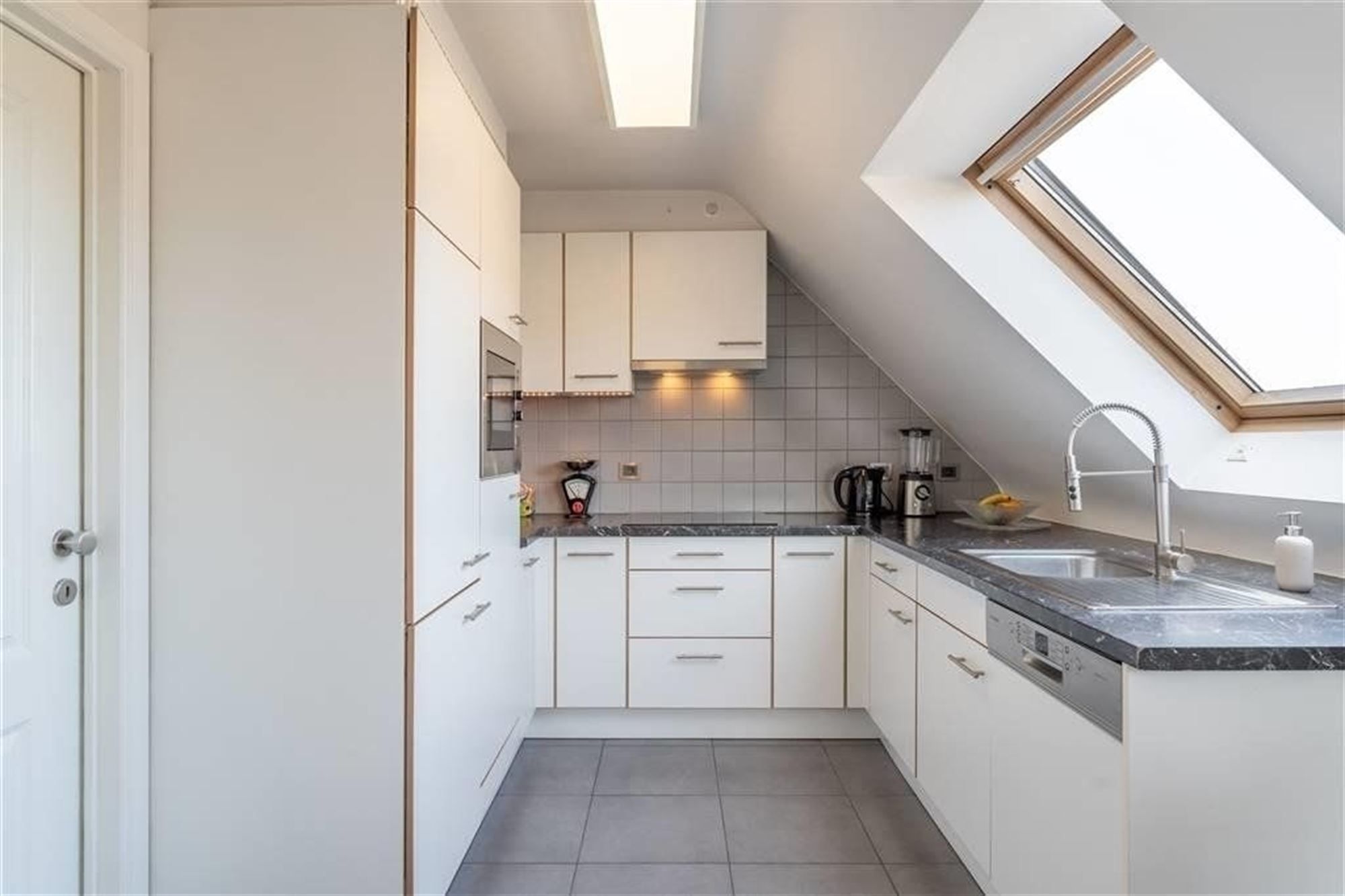 Zeer ruim appartement met 3 slaapkamers op toplocatie foto 5