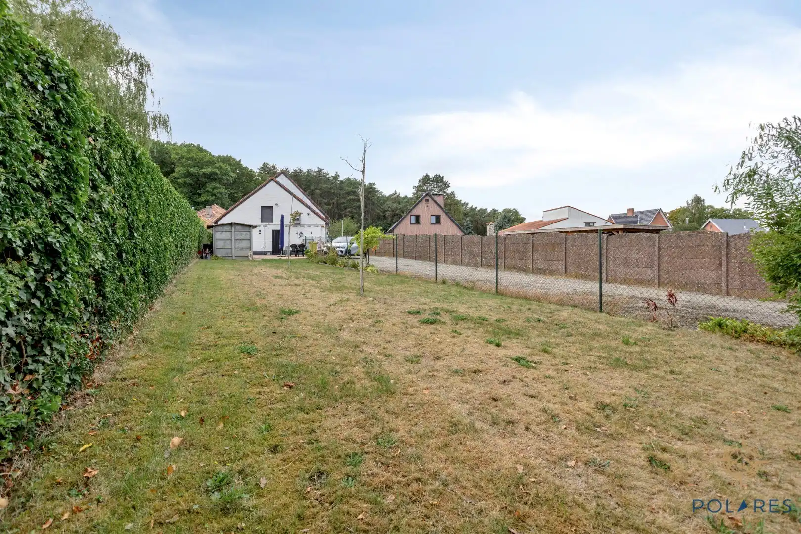 Goed gelegen taverne met woonst en grote parking foto 43