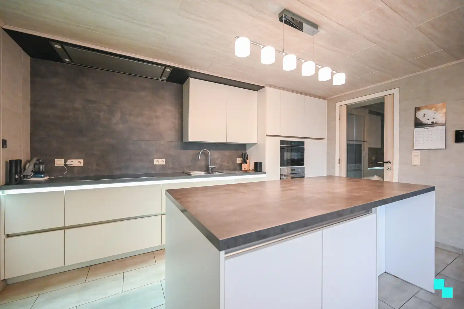 Ruime eengezinswoning met inpandige garage nabij het centrum van Kuurne! foto 10