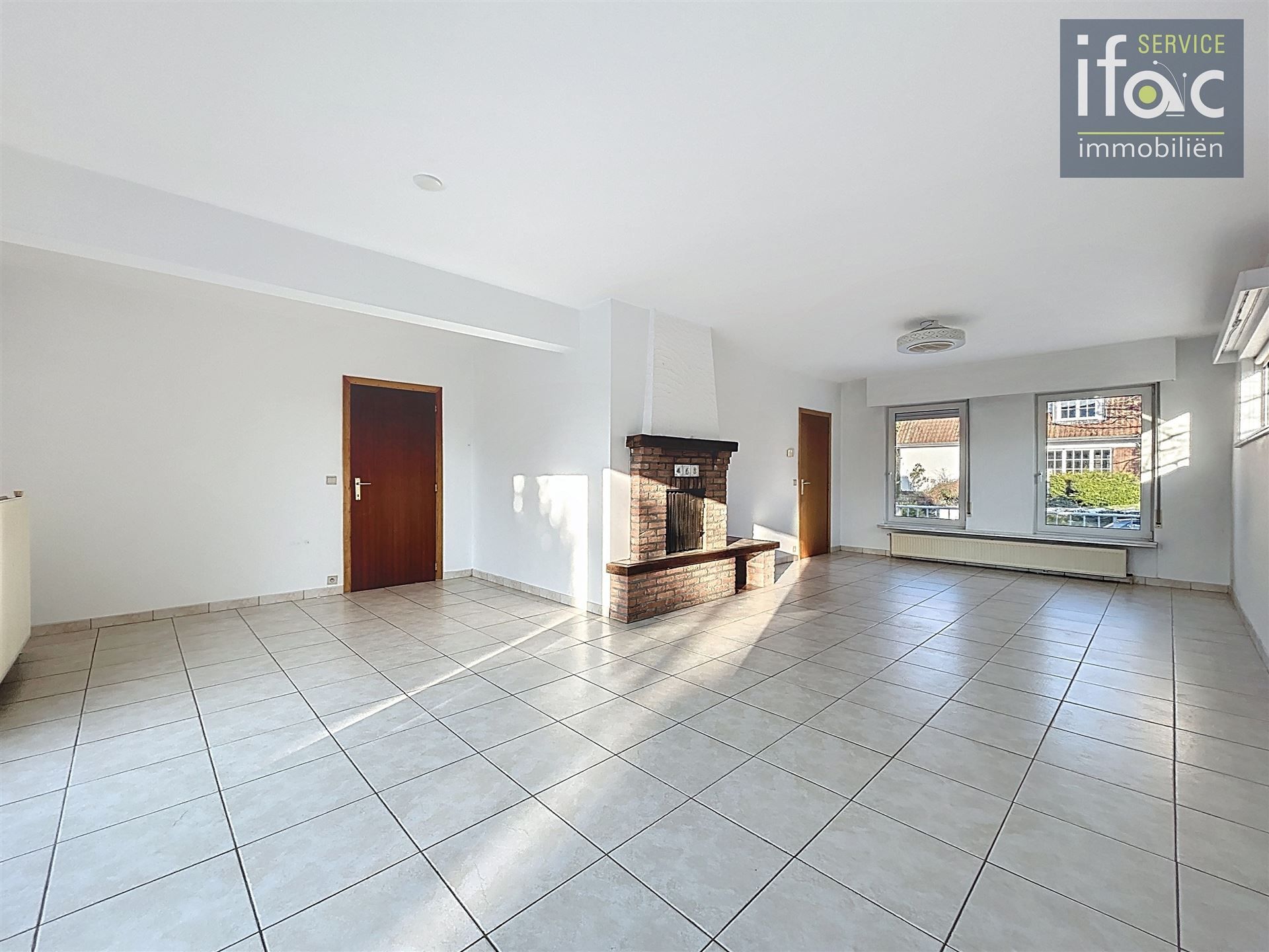 Villa met 5 slaapkamers, 2 badkamers op uitstekende locatie foto 5