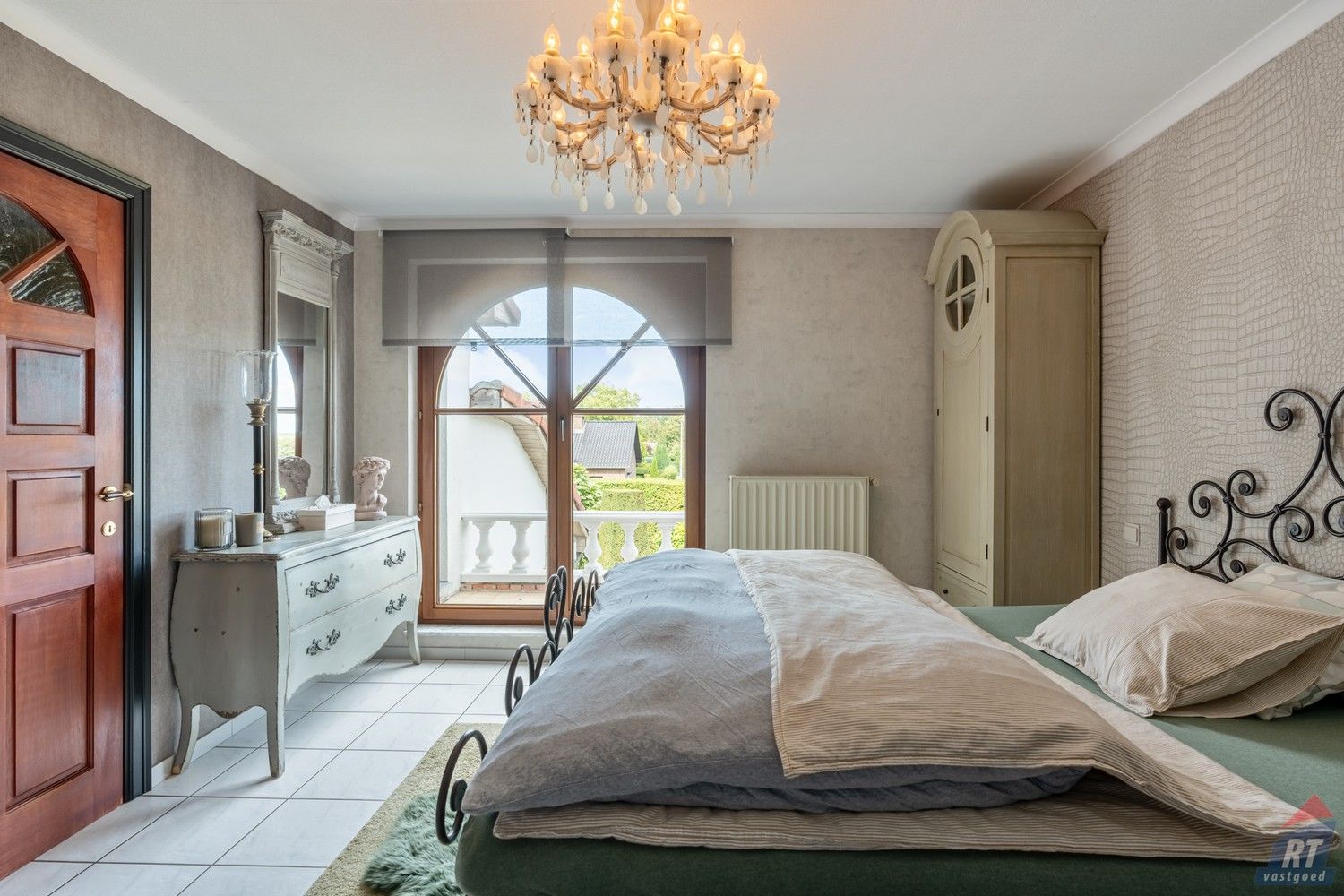 Exclusieve Spaanse villa met karakter en ruimte midden in het groen foto 23