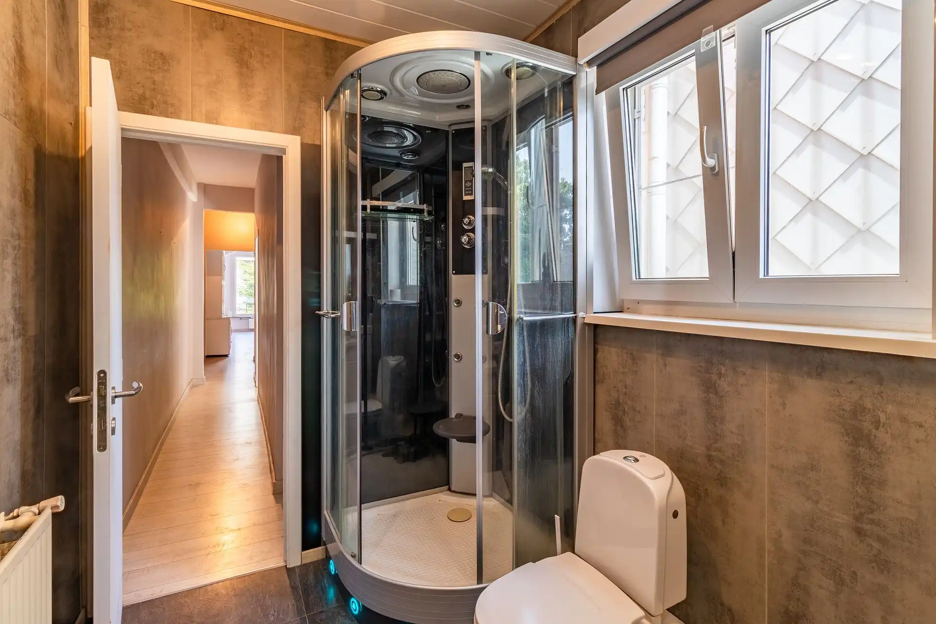 Instapklaar appartement met één slaapkamer op toplocatie in foto 12