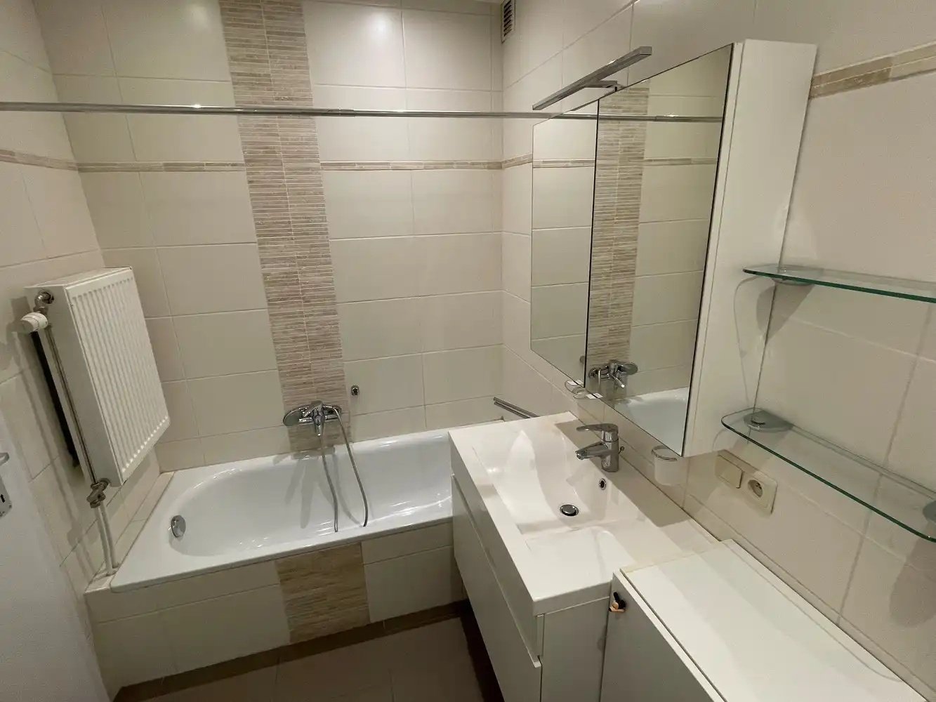 Appartement met zuidwest gericht terras van 28m² + garage foto 9