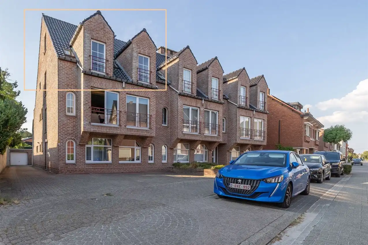 Appartement met twee slaapkamers en garage op rustige en toch centrale locatie foto {{pictureIndex}}